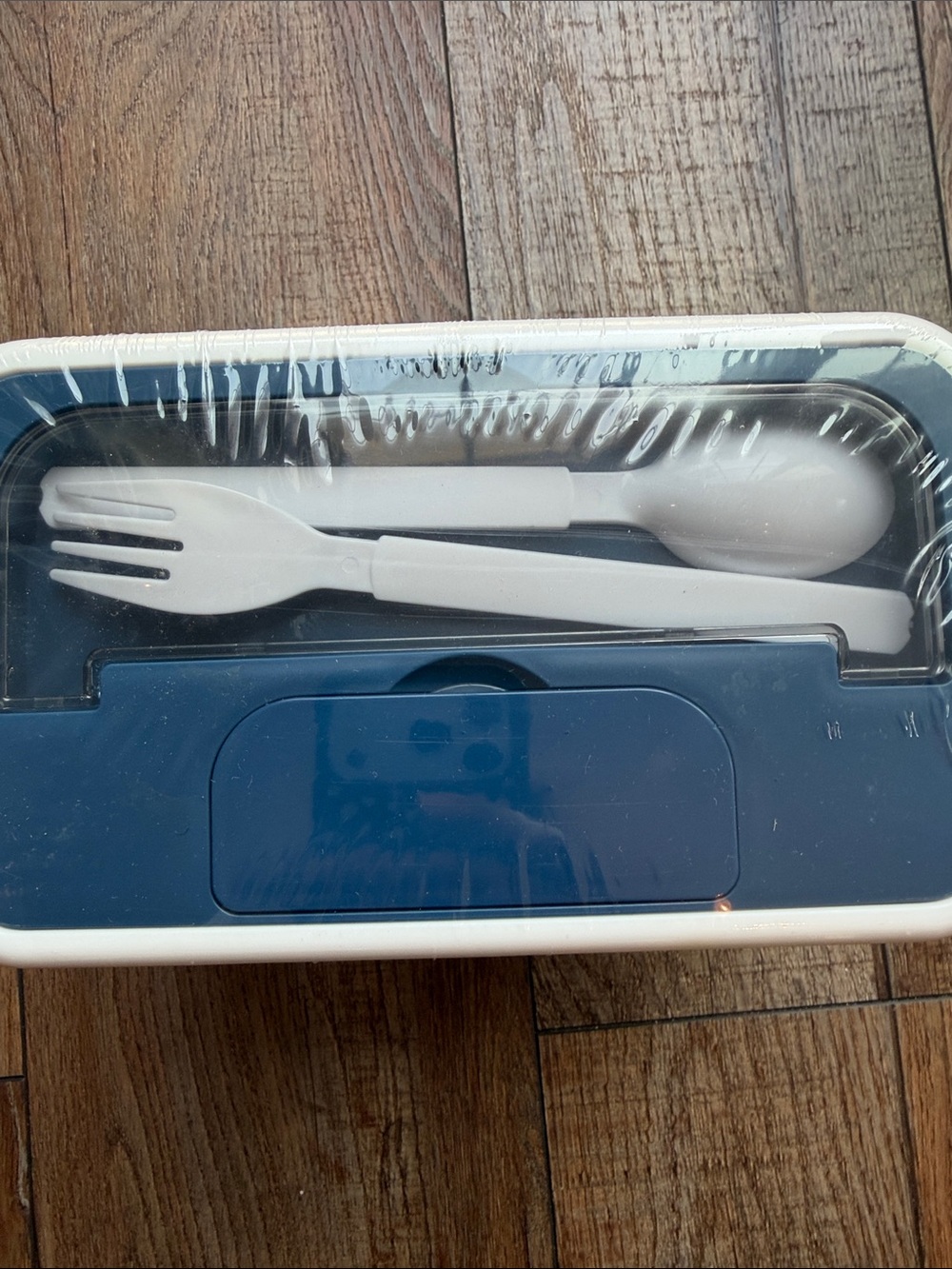 5/$25 🌸
Tommy Bahama Light Blue and Navy Stackable Bento Box - Picture 4 of 5